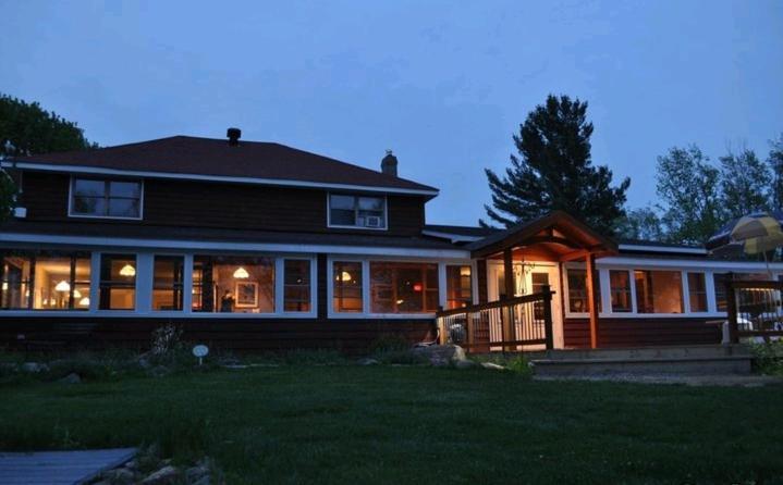 Red Umbrella Inn Minden Hills Экстерьер фото