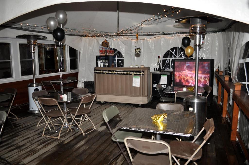 Red Umbrella Inn Minden Hills Экстерьер фото